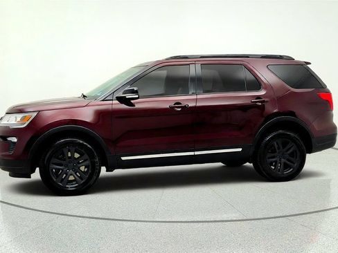 Used 2018 Ford Explorer XLT w/ Equipment Group 202A AWD/4WD image 8
