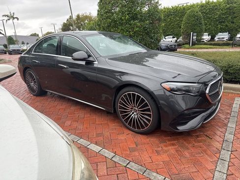 Used 2024 Mercedes-Benz E 350 4MATIC Sedan image 1