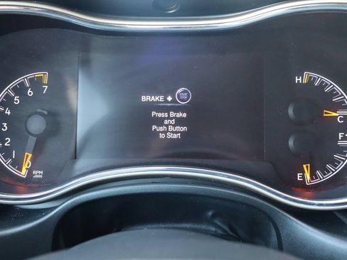 Used 2014 Jeep Grand Cherokee Laredo w/ Quick Order Package 23E AWD/4WD image 32