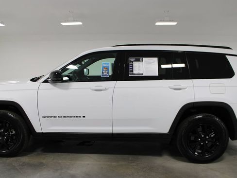 Used 2024 Jeep Grand Cherokee L Altitude AWD/4WD image 6
