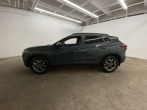 Used 2025 Chevrolet Trax LT w/ Driver Confidence Package image 3