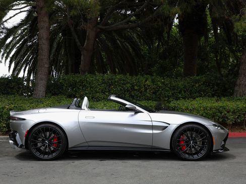 Used 2023 Aston Martin V8 Vantage Roadster RWD image 46