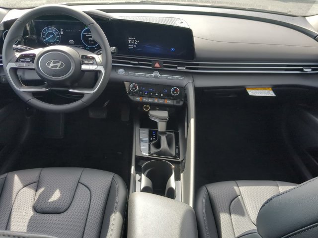 Used 2025 Hyundai Elantra Limited FWD image 13