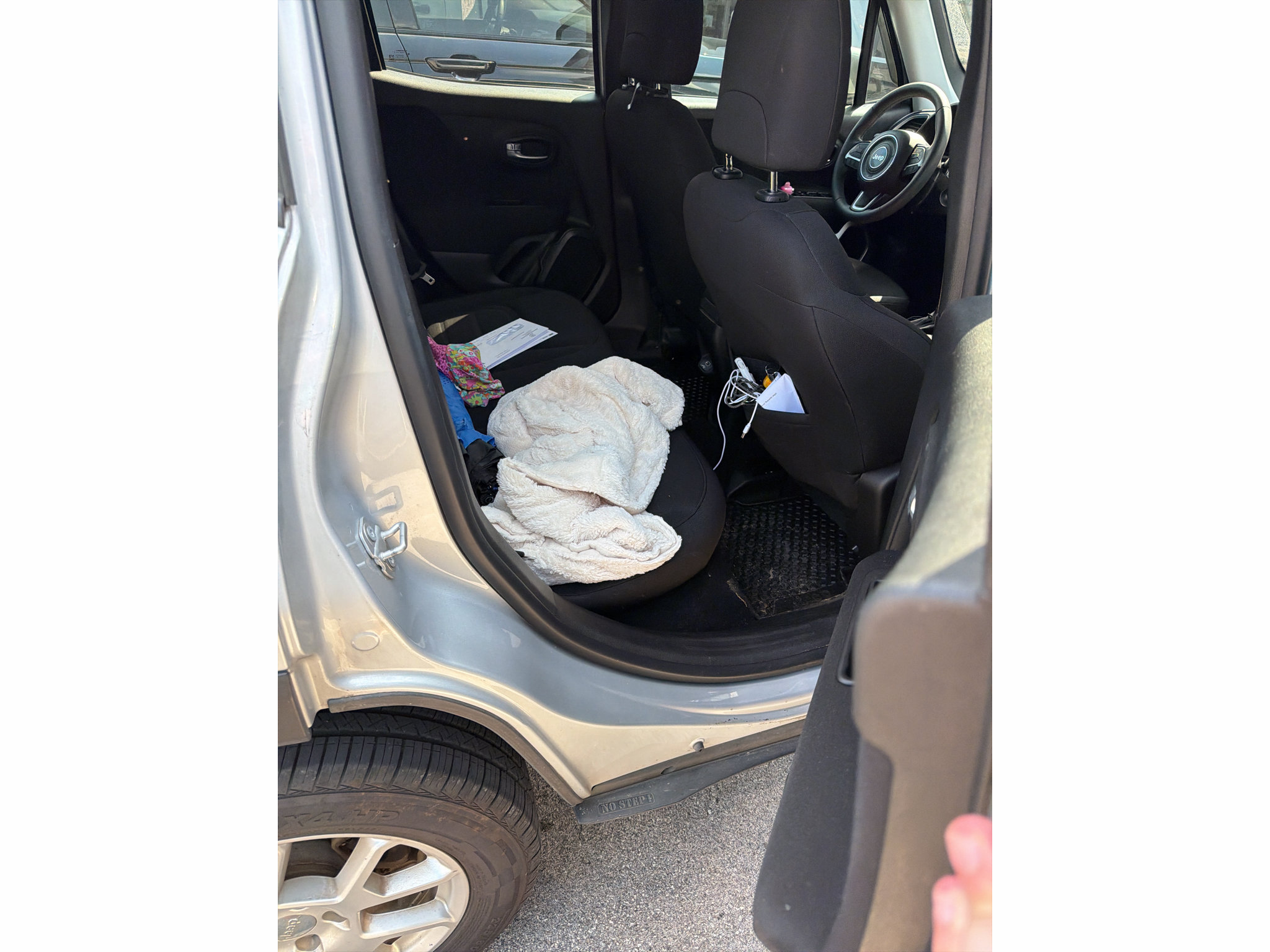 Used 2019 Jeep Renegade Latitude AWD/4WD image 5
