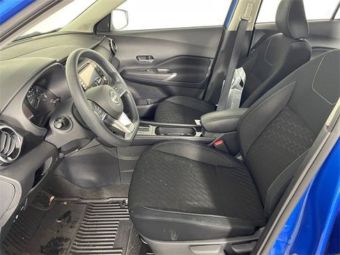 Used 2023 Nissan Kicks SV image 2