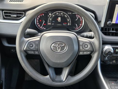 Used 2025 Toyota RAV4 XLE FWD image 15
