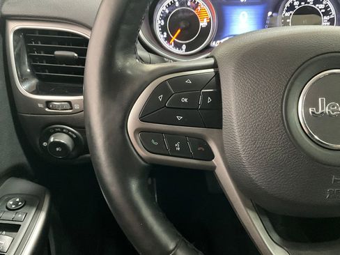 Used 2019 Jeep Cherokee Limited AWD/4WD image 19