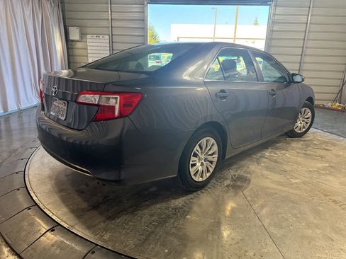 Used 2014 Toyota Camry L image 5