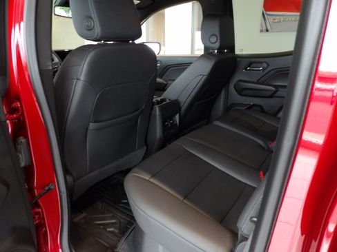 Used 2024 Chevrolet Colorado LT w/ LT Convenience Package III AWD/4WD image 18