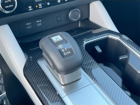 New 2025 Mitsubishi Outlander SE image 17