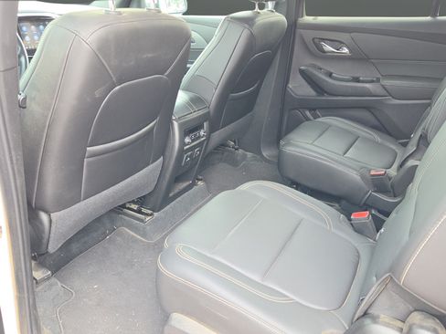 Used 2023 Chevrolet Traverse LT w/ LT Premium Package AWD/4WD image 12