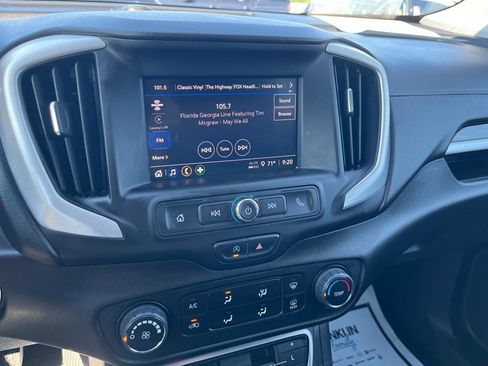 Used 2024 GMC Terrain SLE FWD image 17