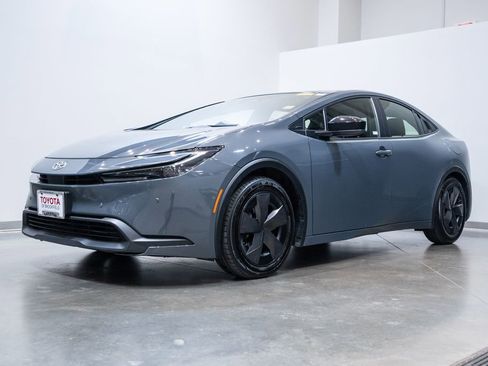 Used 2024 Toyota Prius LE image 3