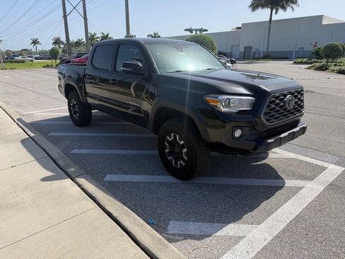 Used 2023 Toyota Tacoma TRD Off-Road w/ Technology Package AWD/4WD image 7