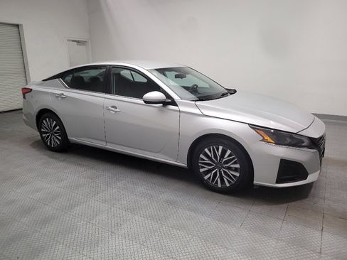 Used 2023 Nissan Altima 2.5 SV FWD image 11
