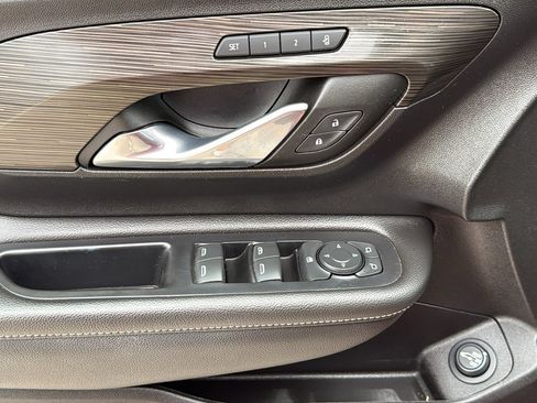 Used 2023 GMC Terrain SLT w/ Elevation Edition FWD image 11