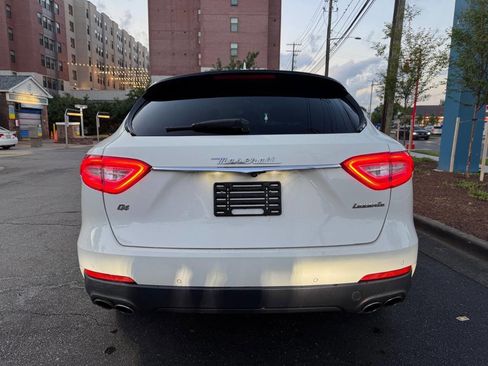 Used 2018 Maserati Levante image 7