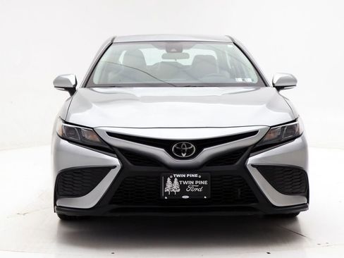 Used 2024 Toyota Camry SE image 4