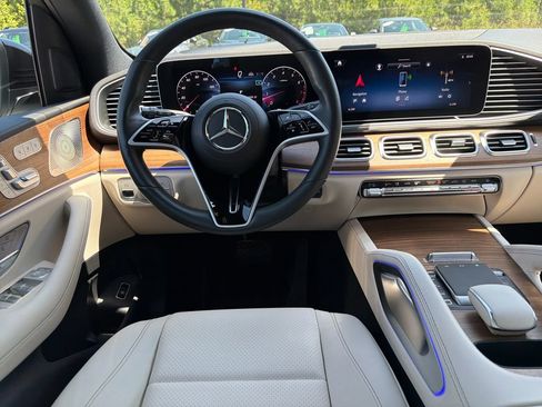 Certified 2025 Mercedes-Benz GLE 450 4MATIC image 2