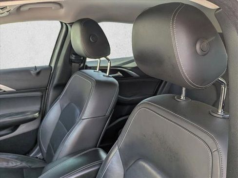 Used 2017 INFINITI QX30 image 14