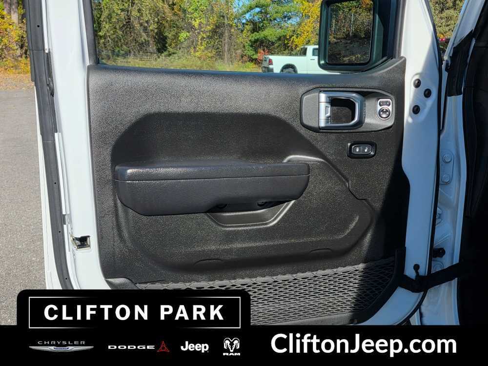 Used 2024 Jeep Wrangler Unlimited AWD/4WD image 9