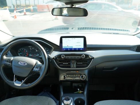 Used 2022 Ford Escape SE w/ SE Sport Appearance Package image 18