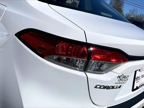 Certified 2025 Toyota Corolla LE image 28