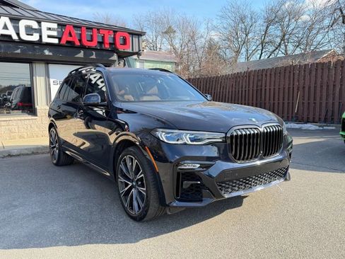 Used 2022 BMW X7 M50i w/ Executive Package image 3