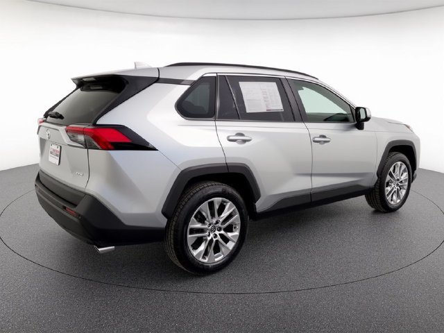 Used 2019 Toyota RAV4 XLE Premium w/ Advanced Technology Package FWD image 5
