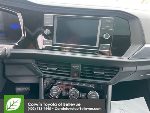 Used 2024 Volkswagen Jetta SE FWD image 13