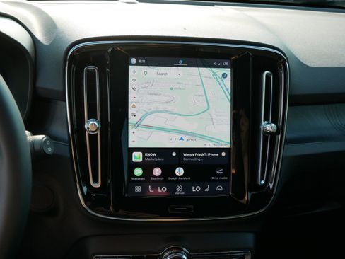 Used 2023 Volvo XC40 Recharge Plus w/ Protection Package Premier AWD/4WD image 18