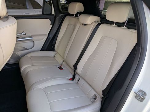 Used 2025 Mercedes-Benz GLA 250 4MATIC image 24