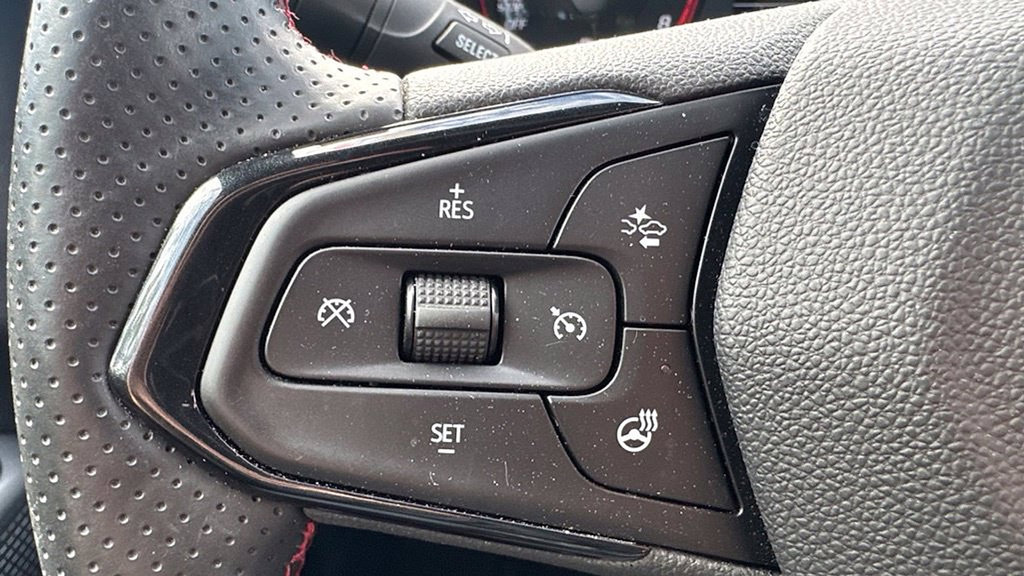 Used 2025 Chevrolet Trax RS FWD image 14