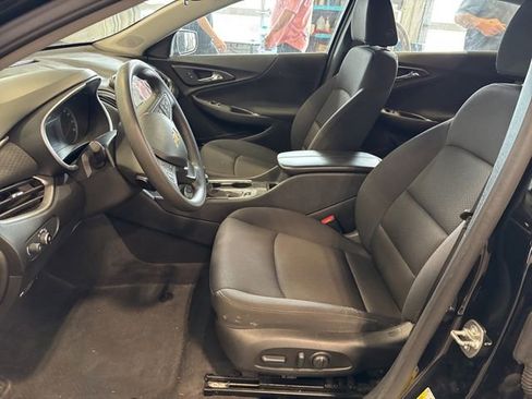 Used 2024 Chevrolet Malibu LT FWD image 2