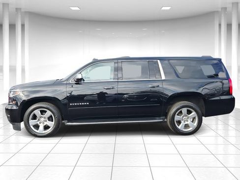 Used 2020 Chevrolet Suburban Premier w/ Premier 6.2L Value Package image 2