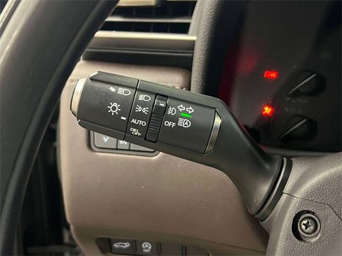 Used 2023 Lexus LX 600 4WD w/ Luxury Package image 25