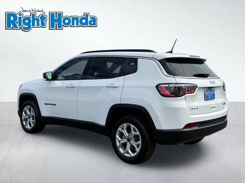 Used 2025 Jeep Compass Latitude AWD/4WD image 4