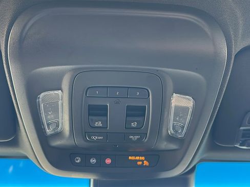 Used 2025 Cadillac CT4 Premium Luxury image 31