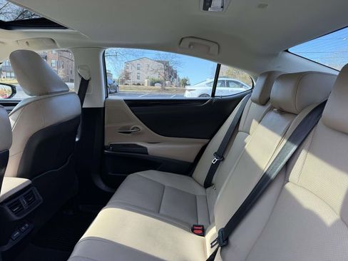 Used 2020 Lexus ES 300h w/ Premium Package image 17