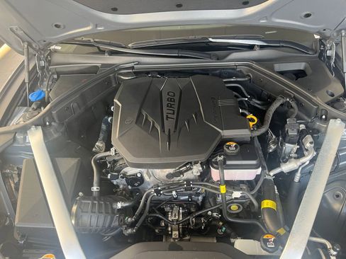 Used 2025 Genesis G70 2.5T image 32