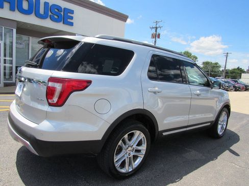 Used 2017 Ford Explorer XLT w/ Equipment Group 202A AWD/4WD image 6