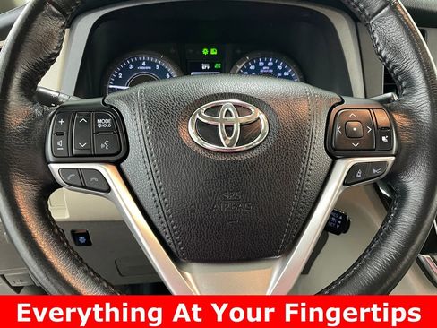 Used 2018 Toyota Sienna XLE Premium AWD/4WD image 7