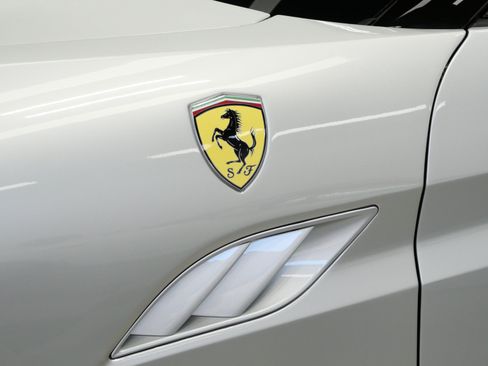 Used 2011 Ferrari California RWD image 47