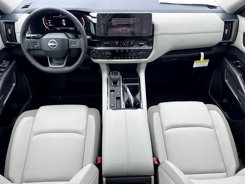 New 2026 Nissan Pathfinder SL image 9