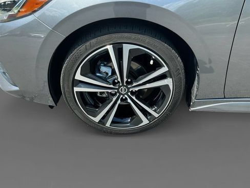 Used 2023 Nissan Sentra SR w/ SR Premium Package FWD image 15