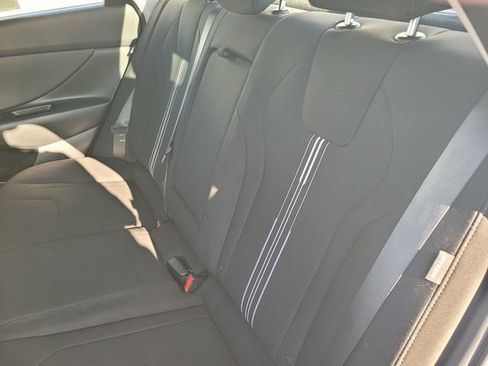 Used 2025 Hyundai Elantra SEL FWD image 15