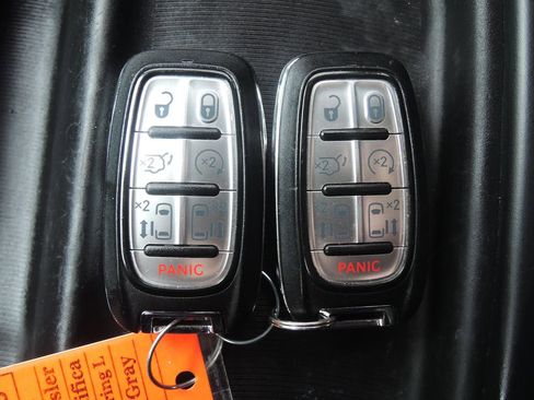 Used 2018 Chrysler Pacifica Touring-L w/ S Appearance Package FWD image 45
