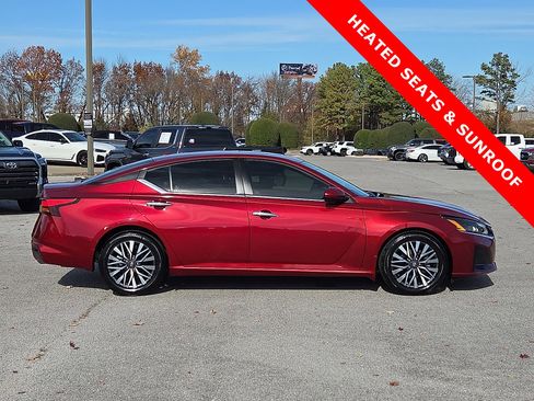 Used 2023 Nissan Altima 2.5 SV w/ SV Premium Package image 6