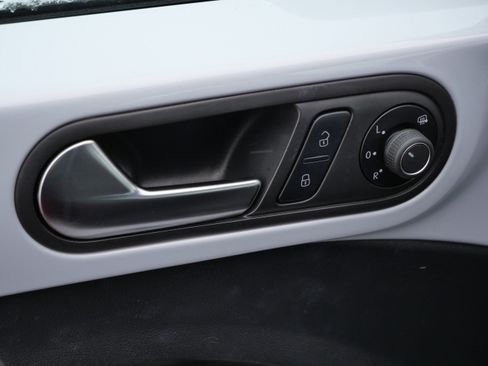 Used 2018 Volkswagen Beetle 2.0T SE image 19