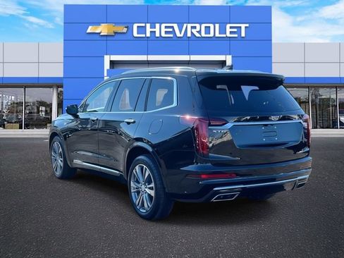 Used 2025 Cadillac XT6 Premium Luxury image 5